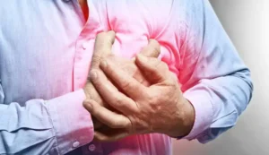 من اعراض ضعف عضلة القلب ضغط وانزعاج في منطقة الصدر